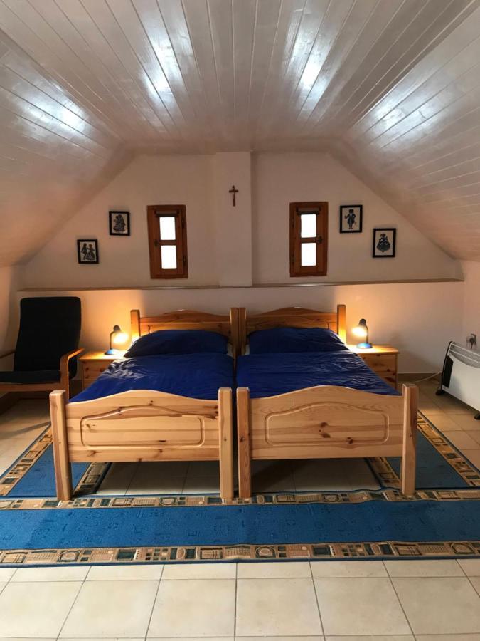 Tradicni Cesky Dum S Loznicemi V Podkrovi Vsejany Exterior photo
